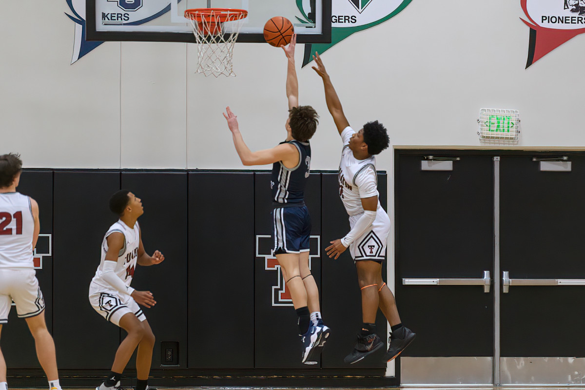 Tualatin Lake Oswego boys basketball Ken Waz 6